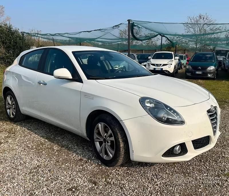 Usata Alfa Romeo Giulietta Super 120 CV (88 kW) 2016 Bianco Utilitaria