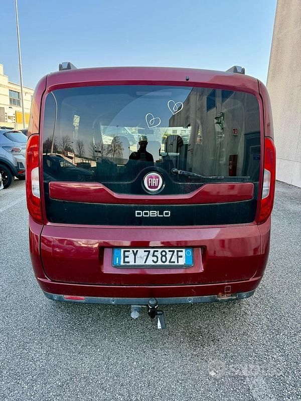 Usata Fiat Doblò 77 CV (56 kW) 2015 Rosso Monovolume