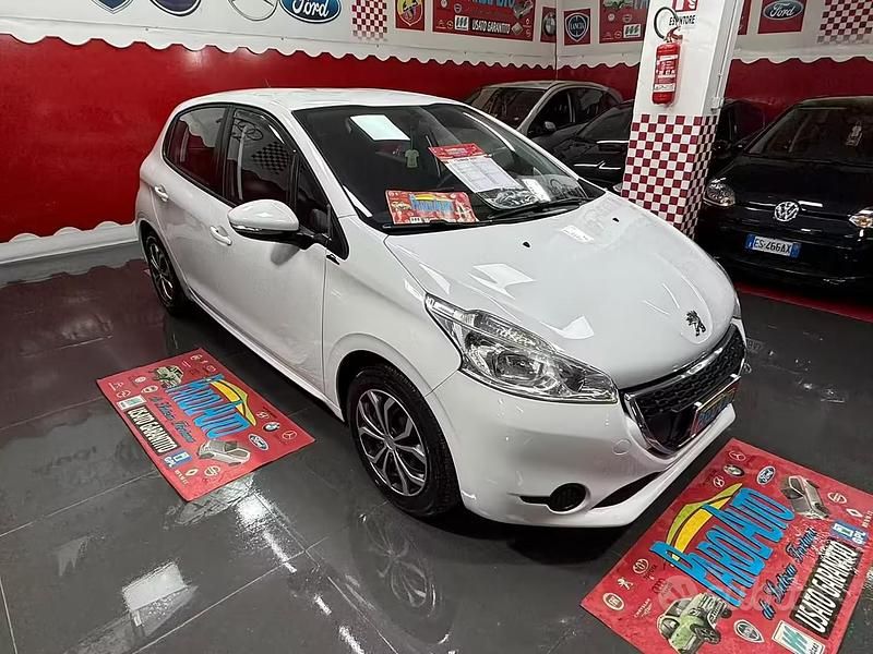 Usata Peugeot 208 Active 68 CV (50 kW) 2014 Bianco Utilitaria