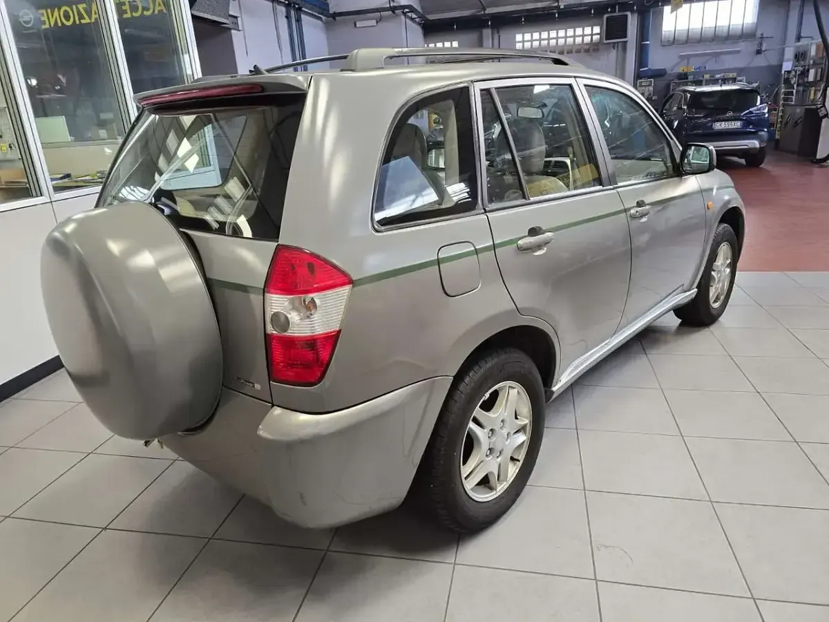 Usata DR DR5 102 CV (75 kW) 2008 Grigio SUV