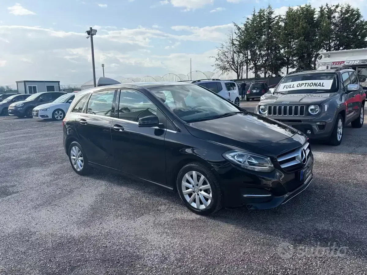 Käytetty Mercedes B180 Business 109 HP (80 kW) 2015 Musta Tila-auto