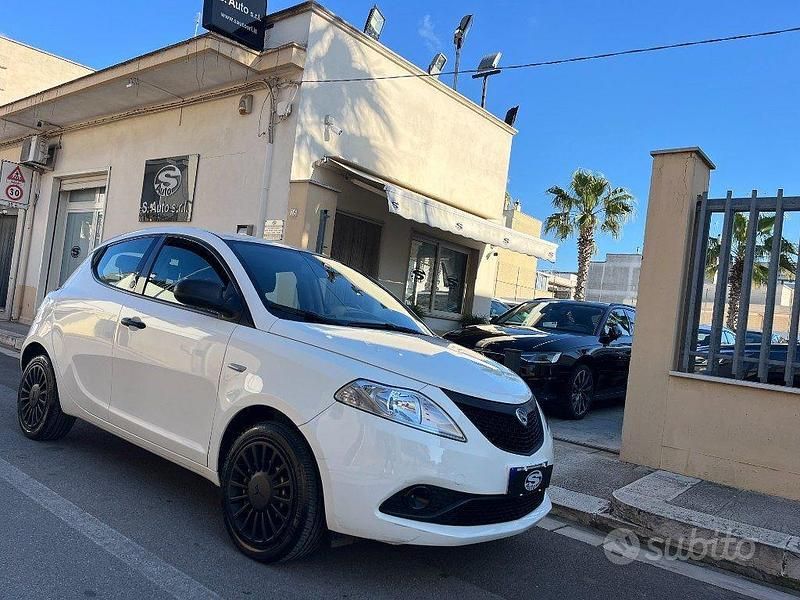 Usata Lancia Ypsilon Silver 69 CV (50 kW) 2021 Bianco Utilitaria