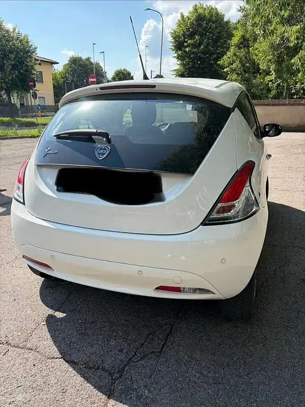 Usata Lancia Ypsilon Platinum 69 CV (50 kW) 2017 Bianco Utilitaria