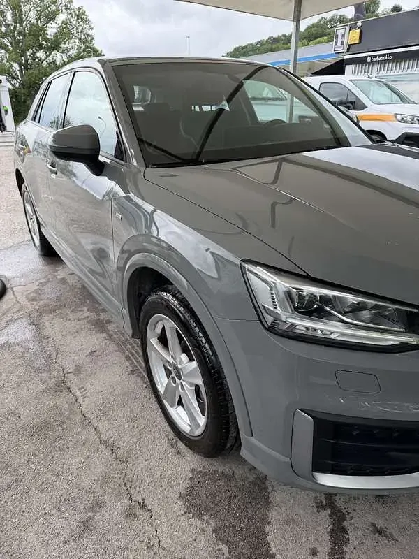 Usata Audi Q2 S-Line 116 CV (85 kW) 2018 Grigio SUV