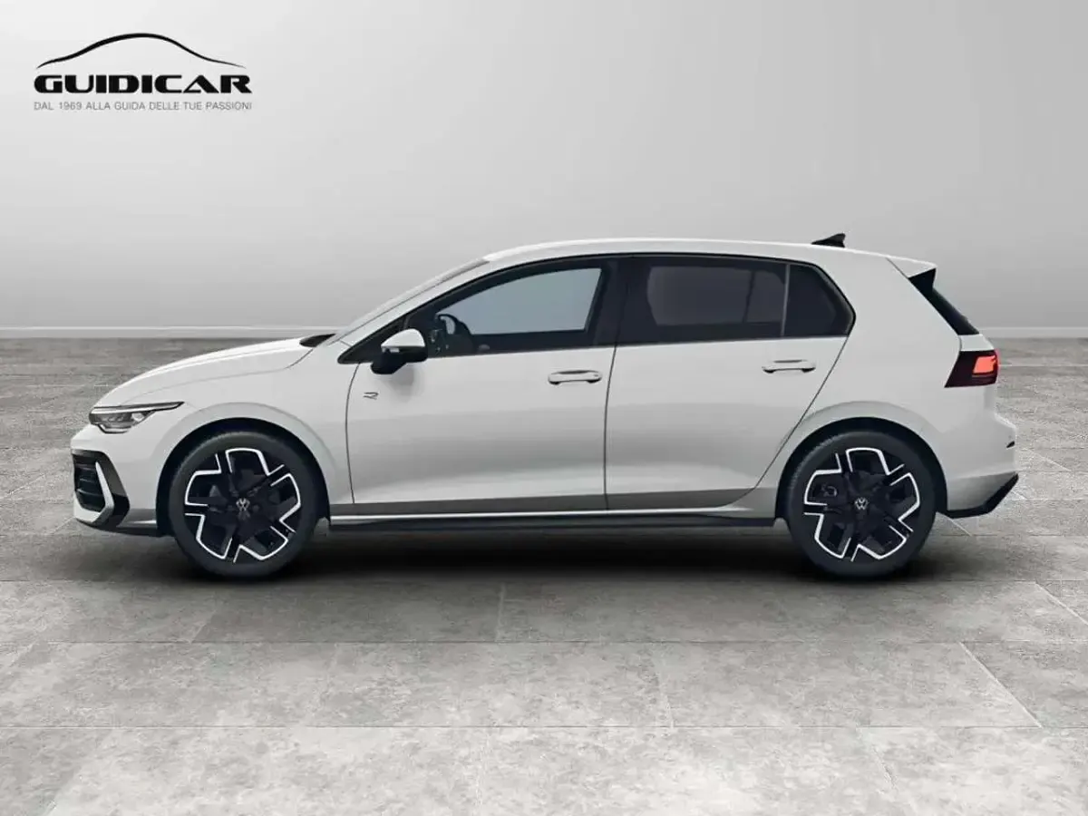 Ny VW Golf VIII R-line Plus 116 HK (85 kW) 2026 Vit Sedan