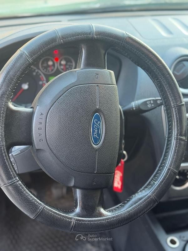 Usata Ford Fusion 68 CV (50 kW) 2008 Argento Utilitaria