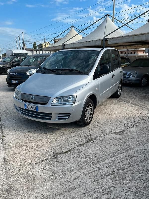 Grigio Usata 2006 Fiat Multipla Active Monovolume | 2900 € (Cara) - Immagine 1/4