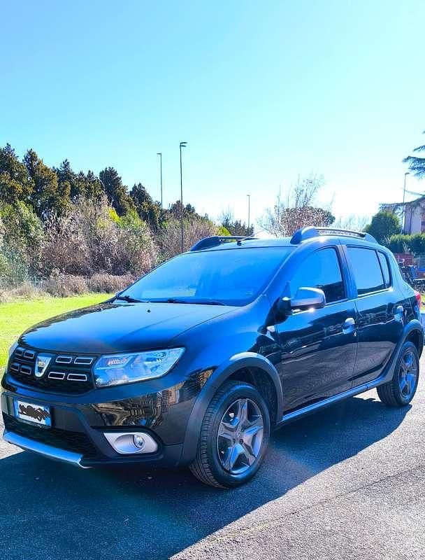 Usata Dacia Sandero Stepway 90 CV (66 kW) 2017 Nero Berlina
