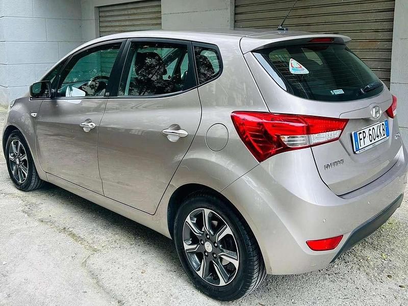 Usata Hyundai ix20 90 CV (66 kW) 2018 Grigio Utilitaria