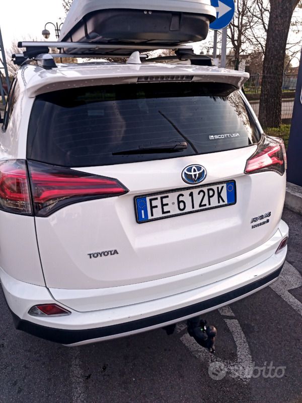 Usata Toyota RAV4 Hybrid Active 155 CV (114 kW) 2016 Bianco SUV