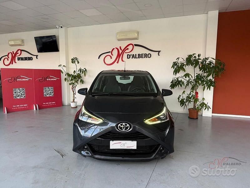 Usata Toyota Aygo Cool 72 CV (52 kW) 2020 Grigio Utilitaria