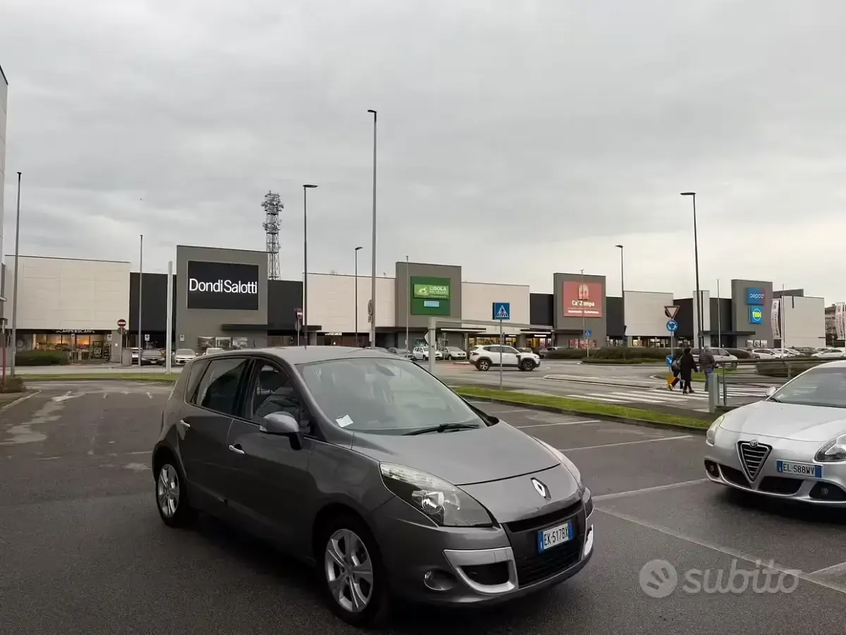 Usata Renault Scenic E-Tech Luxe 110 CV (80 kW) 2011 Grigio Monovolume