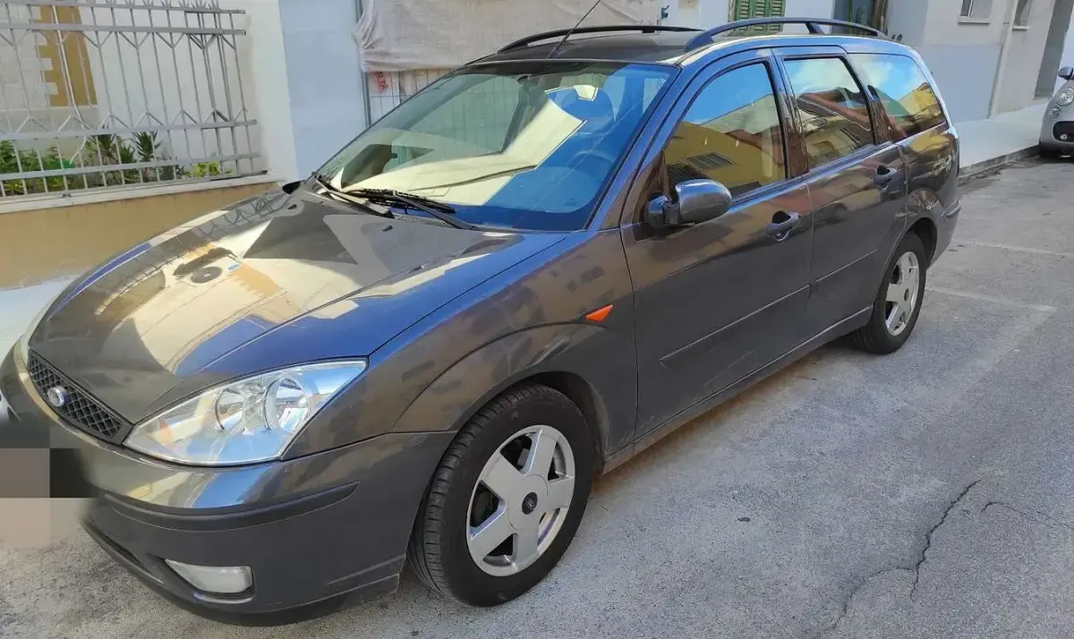 Begagnad Ford Focus Zetec 101 HK (74 kW) 2004 Grå Kombi