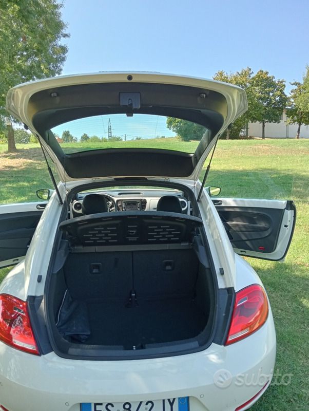 Bianco Usata 2013 VW Maggiolino Tre volumi | 9000 € (Ottimo prezzo) - Immagine 1/4