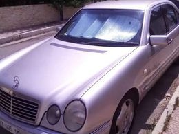 Mercedes E200