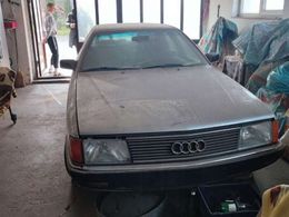 Audi 100