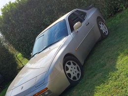 Porsche 944