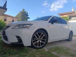 Lexus CT200h