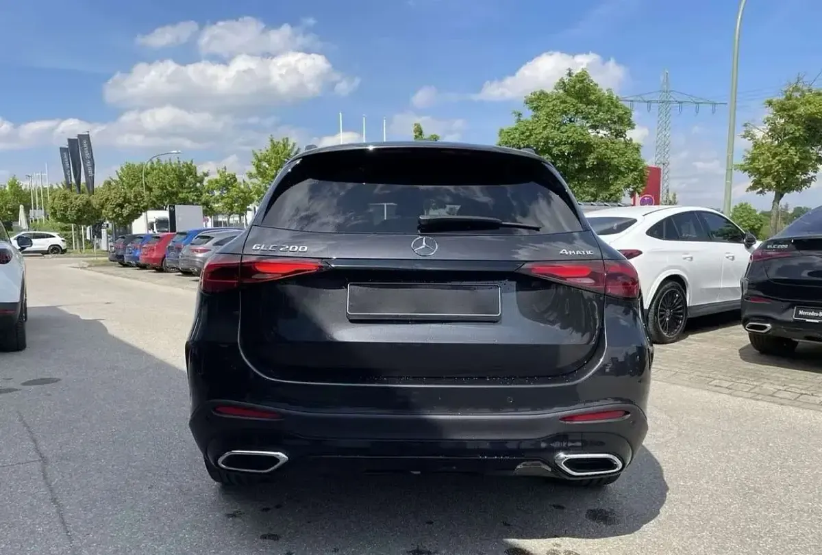Usata Mercedes GLC200 AMG 204 CV (150 kW) 2025 Grigio grafite SUV
