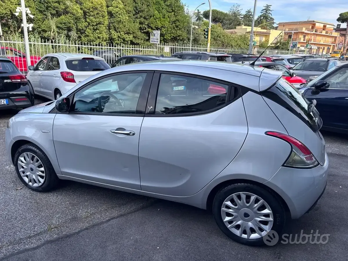 Usata Lancia Ypsilon 69 CV (50 kW) 2014 Grigio Utilitaria