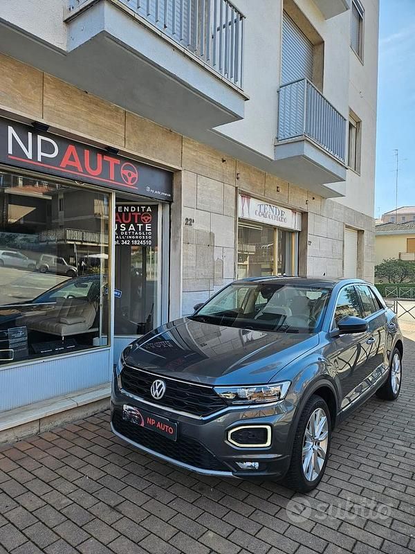 Usata VW T-Roc 149 CV (109 kW) 2018 Grigio SUV