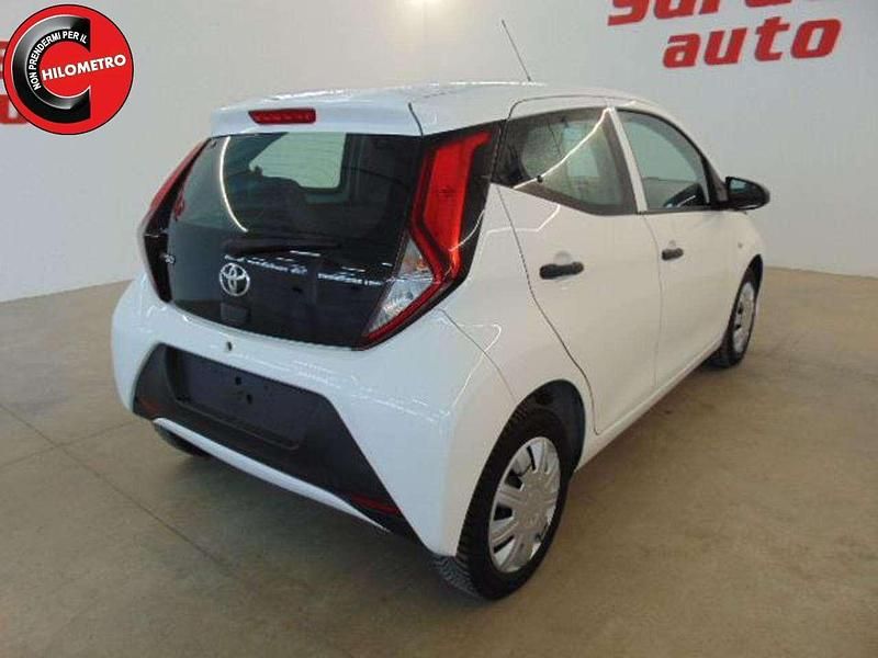 Usata Toyota Aygo Connect Style 72 CV (52 kW) 2022 Bianco Utilitaria