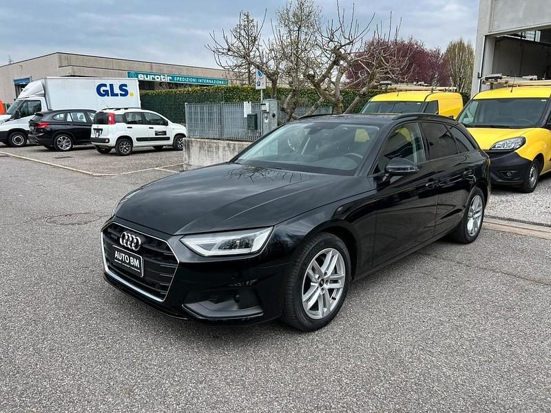 Begagnad Audi A4 Business 204 HK (150 kW) 2022 Svart Kombi