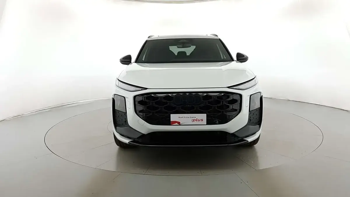 Nuova Audi Q3 S-Line 150 CV (110 kW) 2026 Bianco ghiaccio metallizzato SUV
