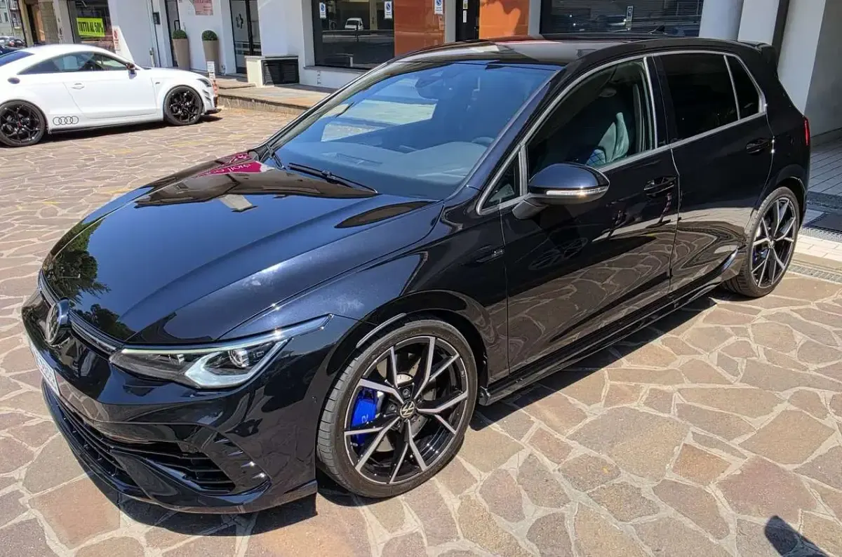 Usata VW Golf VIII R 333 CV (244 kW) 2023 Nero Berlina
