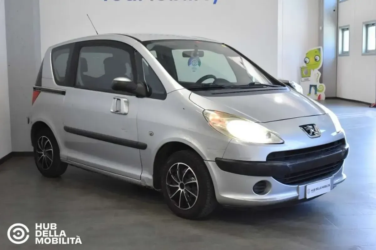 Usata Peugeot 1007 68 CV (50 kW) 2005 Argento Monovolume