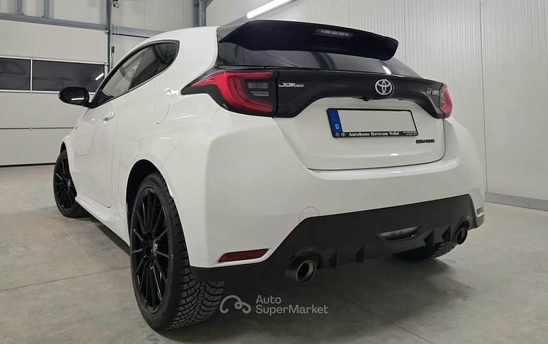Usata Toyota Yaris 261 CV (191 kW) 2021 Bianco Utilitaria