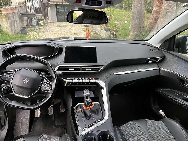 Usata Peugeot 5008 Allure 120 CV (88 kW) 2020 Monovolume