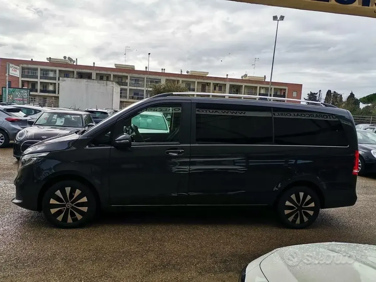 Usata Mercedes V220 Exclusive 163 CV (119 kW) 2022 Grigio Monovolume