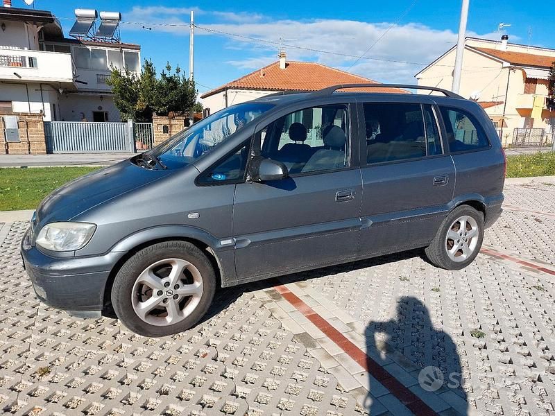 Grigio Usata 2005 Opel Zafira Monovolume | 2500 € - Immagine 1/4