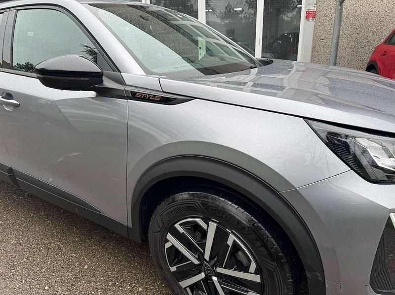 Usata Peugeot 2008 Style 101 CV (74 kW) 2025 Grigio pastello SUV