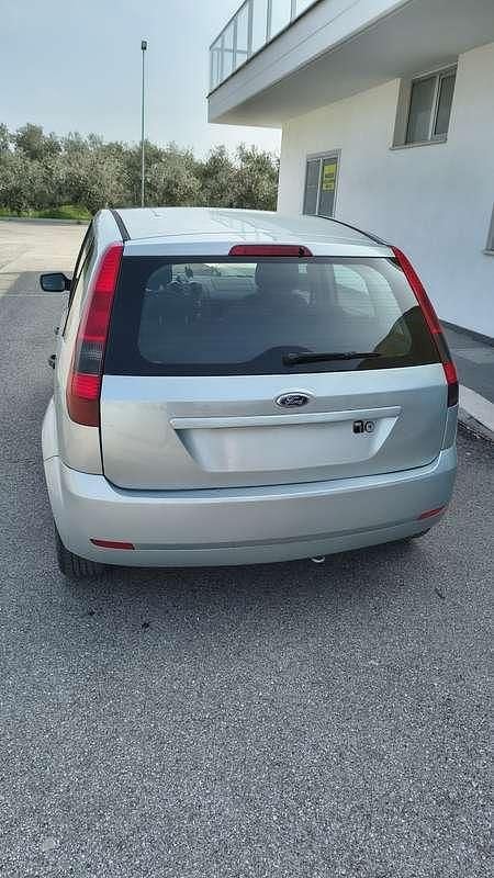 Usata Ford Fiesta Ghia 69 CV (50 kW) 2004 Grigio Utilitaria