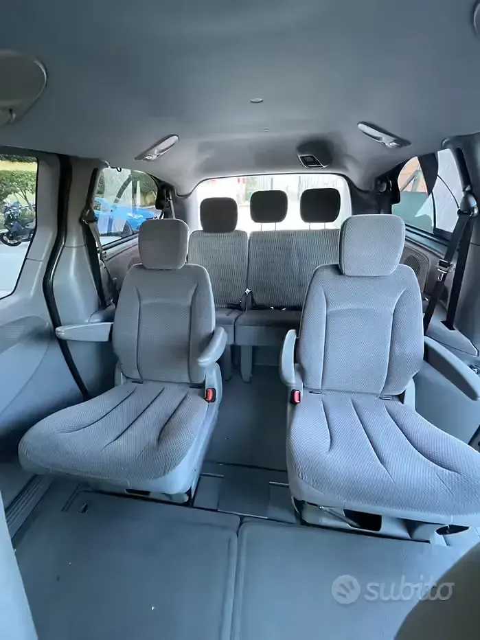 Usata Chrysler Grand Voyager 139 CV (102 kW) 2006 Nero Monovolume