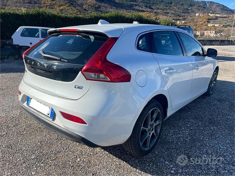 Usata Volvo V40 Business Edition 119 CV (87 kW) 2016 Bianco Berlina