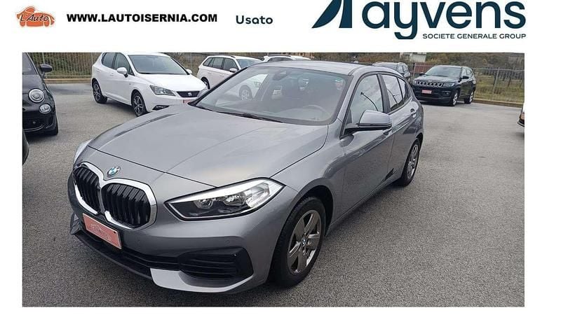 Skyscraper grey metall. Usata 2022 BMW 116 Advantage Due volumi | 21.900 € (Ottimo prezzo) - Immagine 1/4