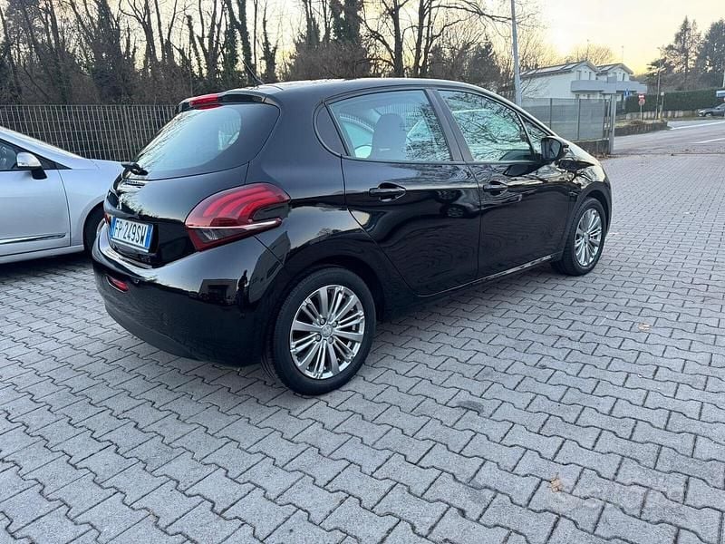 Usata Peugeot 208 Active 81 CV (59 kW) 2018 Nero Utilitaria