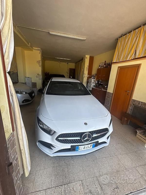 Bianco Usata 2022 Mercedes A200 Tre volumi | 26.000 € (Buon prezzo) - Immagine 1/4