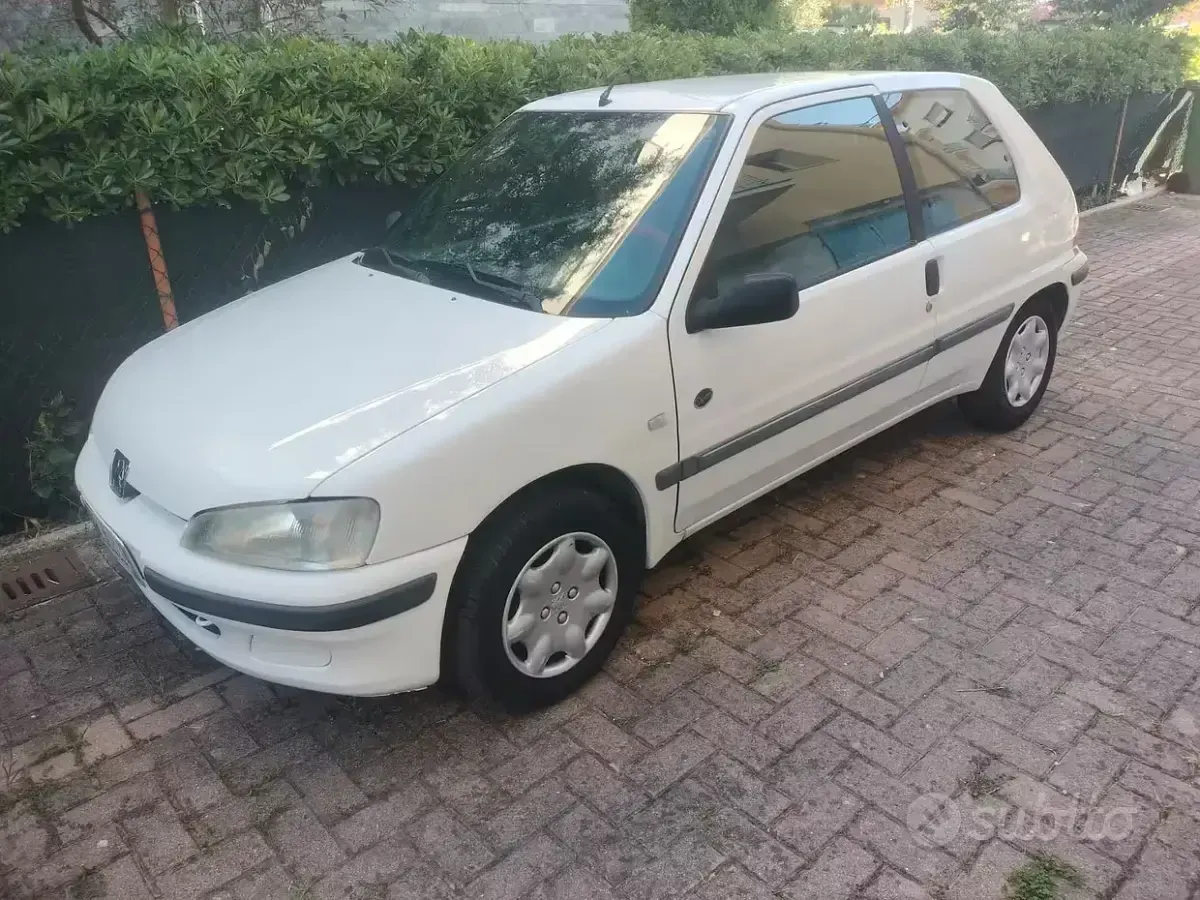 Usata Peugeot 106 60 CV (44 kW) 1999 Utilitaria