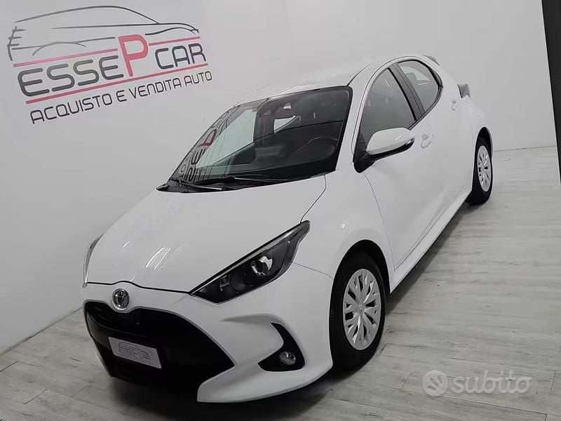 Usata Toyota Yaris Trend 72 CV (52 kW) 2023 Bianco Utilitaria