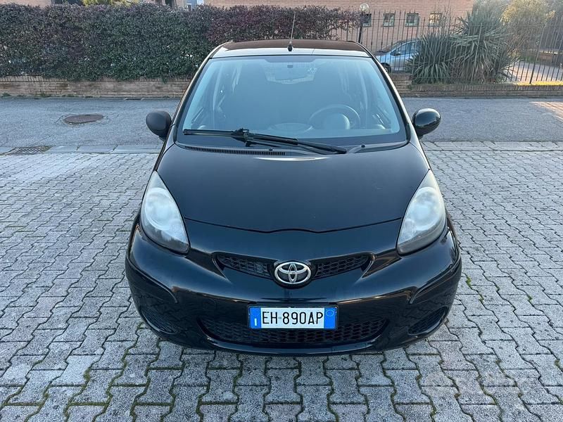 Usata Toyota Aygo 68 CV (50 kW) 2011 Nero Utilitaria