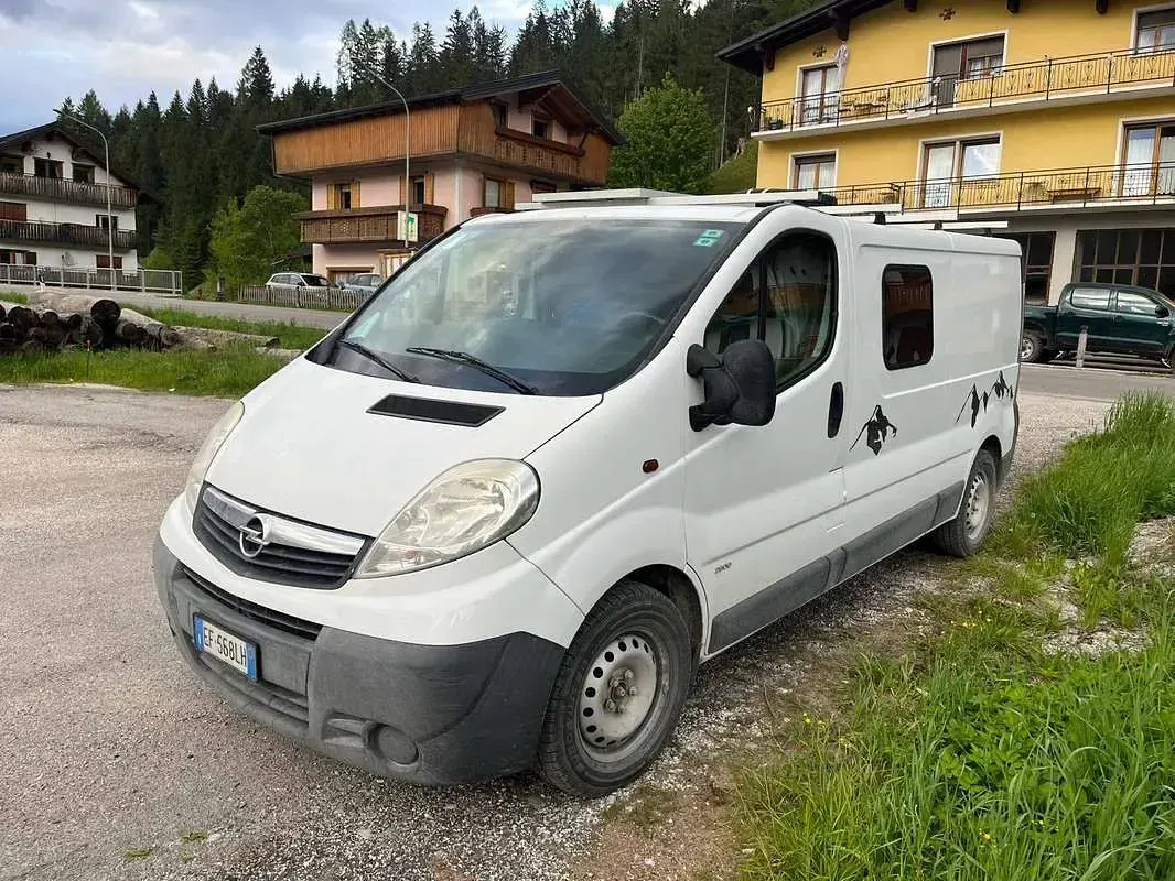 Usata Opel Vivaro 145 CV (106 kW) 2010 Bianco Monovolume