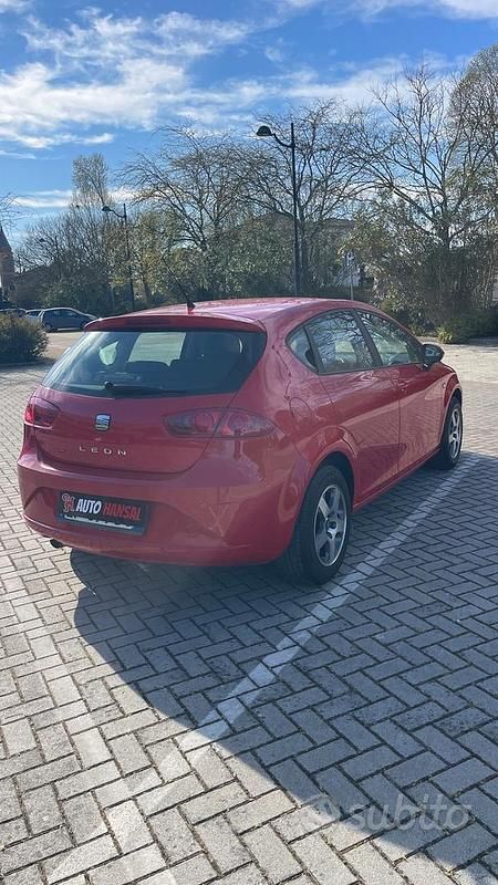 Usata Seat Leon Style 105 CV (77 kW) 2010 Rosso Utilitaria