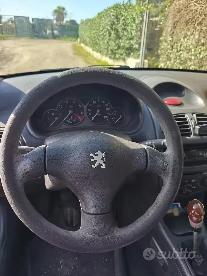 Usata Peugeot 206 CC 75 CV (55 kW) 2000 Grigio Cabrio
