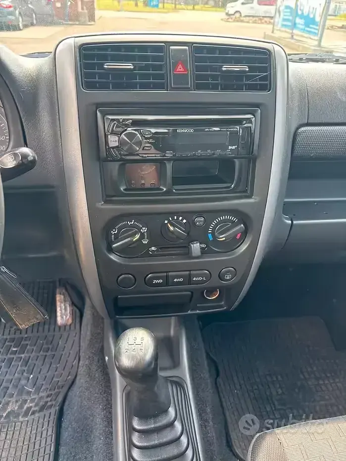 Usata Suzuki Jimny 85 CV (62 kW) 2010 Verde SUV