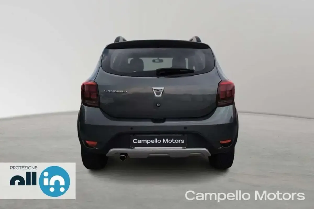 Usata Dacia Sandero Stepway 90 CV (66 kW) 2017 Grigio Berlina