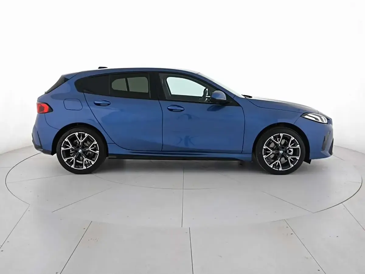 Nuova BMW 120 M Sport 163 CV (119 kW) 2026 Portimao blue Utilitaria